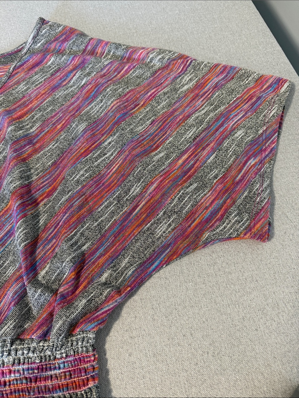 Almost Famous Striped Heathered V-Neck Women’s Top in Gray and Pink SZL - Picture 10 of 15